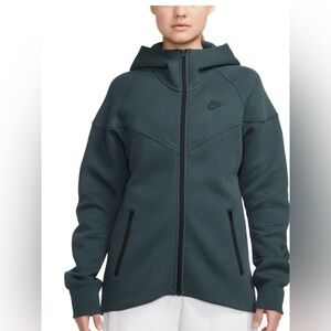 Nike Tech Fleece Hoodie in Deep Jungle Green NWT